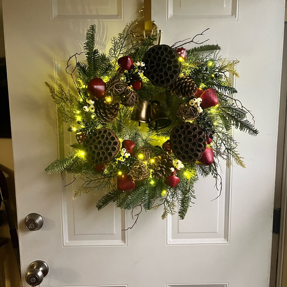 26 inch wreath with lights